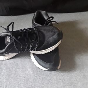 Nike tennis shoes